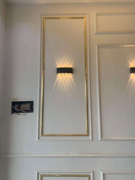 מנורת קיר דקורטיבית